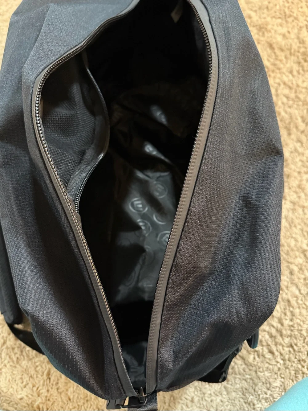 TravisMathew TMB200 Lateral Duffel Bag - Black - New with Tags